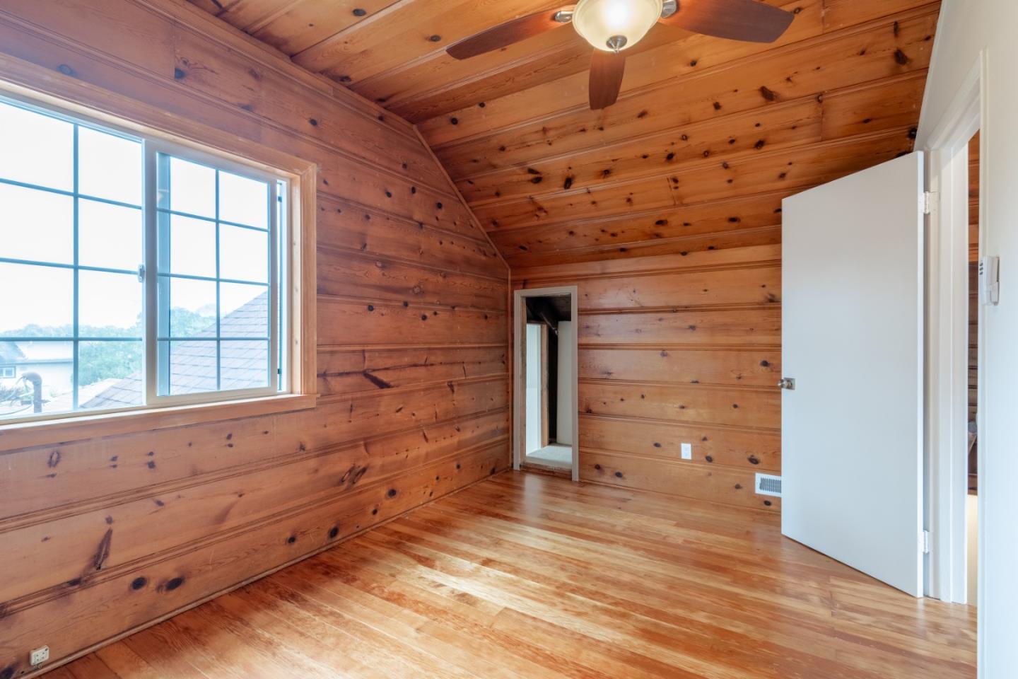 Detail Gallery Image 18 of 27 For 1222 Lincoln Ave, Pacific Grove,  CA 93950 - 4 Beds | 1 Baths