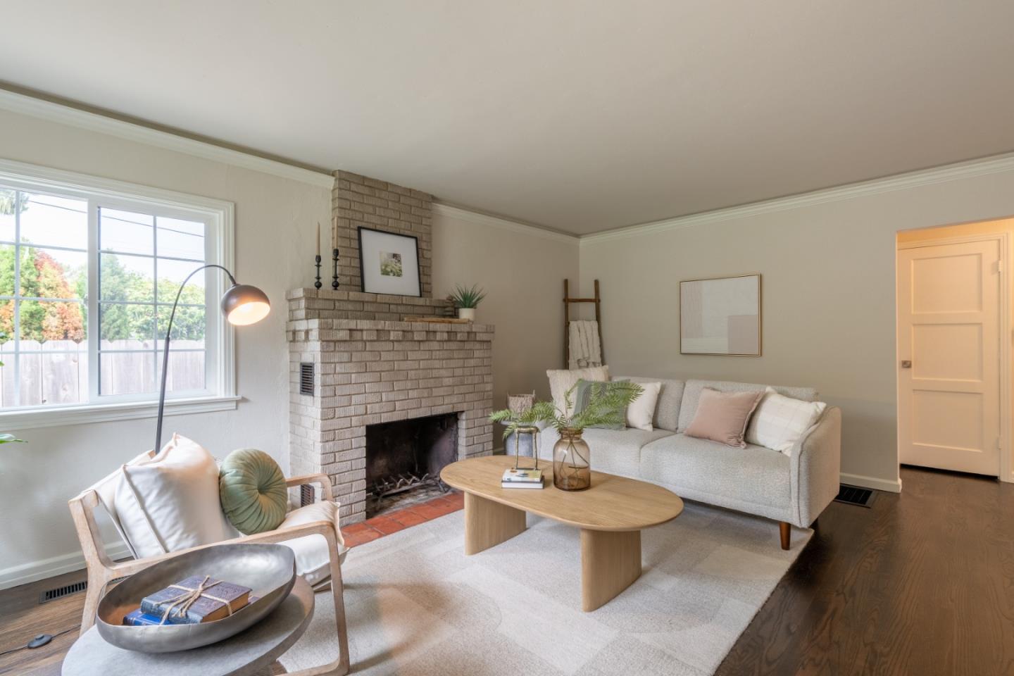 Detail Gallery Image 2 of 27 For 1222 Lincoln Ave, Pacific Grove,  CA 93950 - 4 Beds | 1 Baths