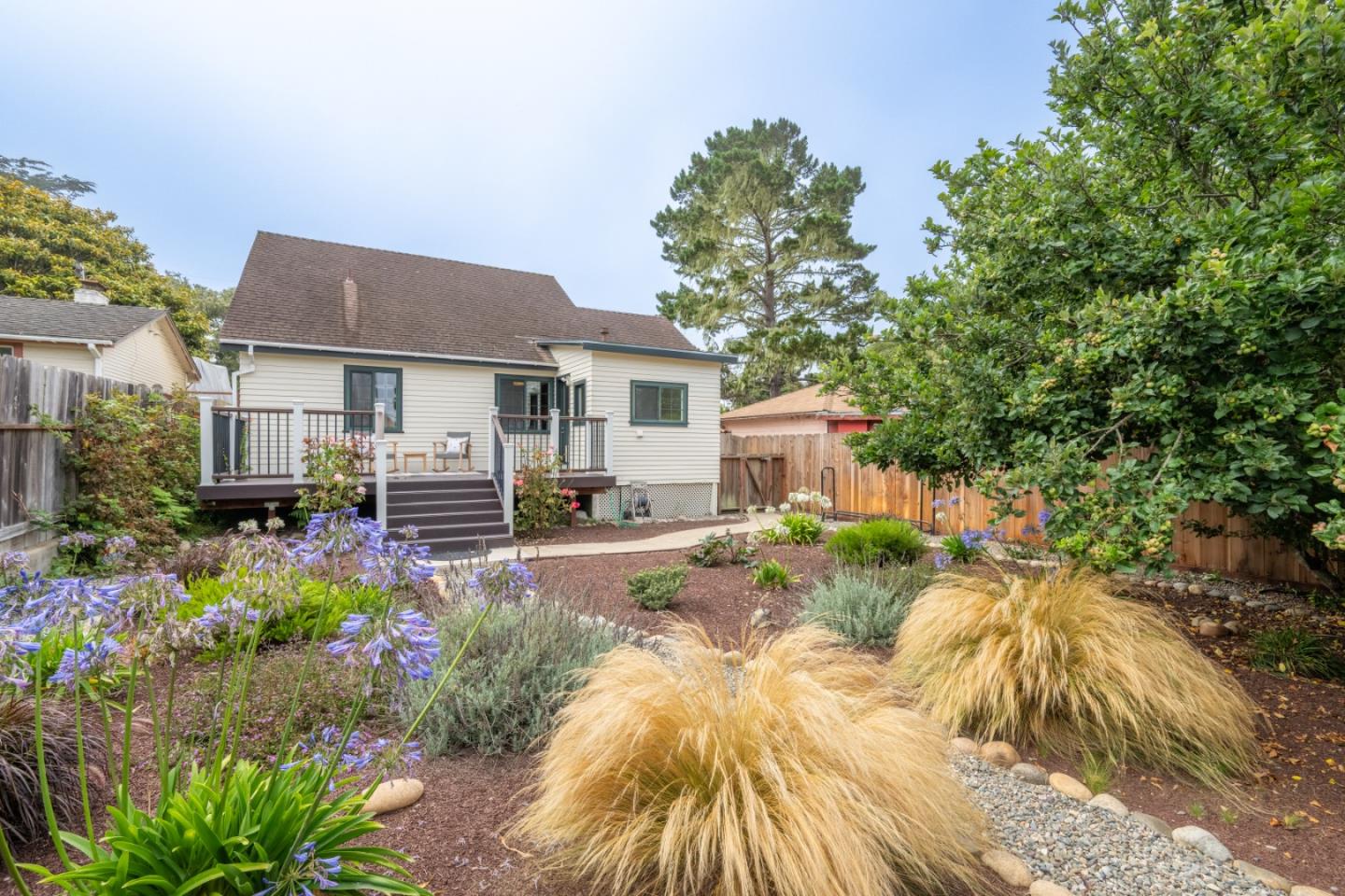 Detail Gallery Image 22 of 27 For 1222 Lincoln Ave, Pacific Grove,  CA 93950 - 4 Beds | 1 Baths