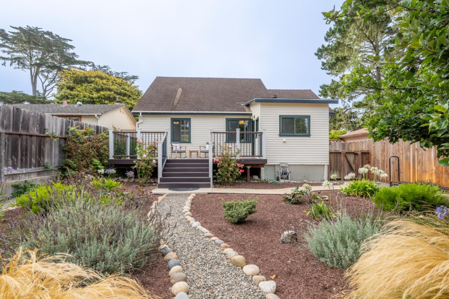 Detail Gallery Image 23 of 27 For 1222 Lincoln Ave, Pacific Grove,  CA 93950 - 4 Beds | 1 Baths