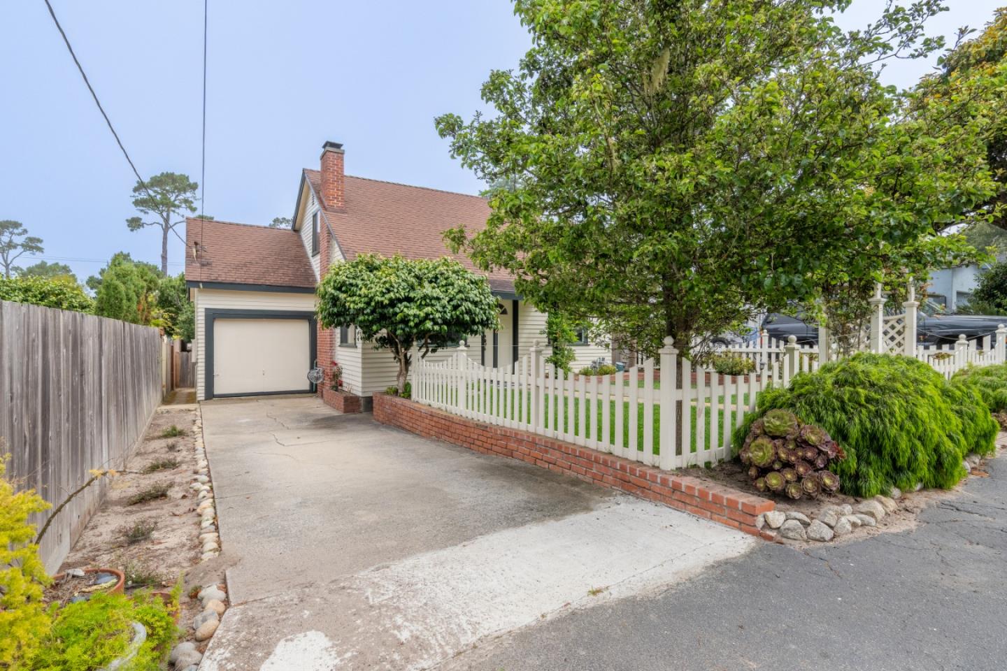 Detail Gallery Image 26 of 27 For 1222 Lincoln Ave, Pacific Grove,  CA 93950 - 4 Beds | 1 Baths