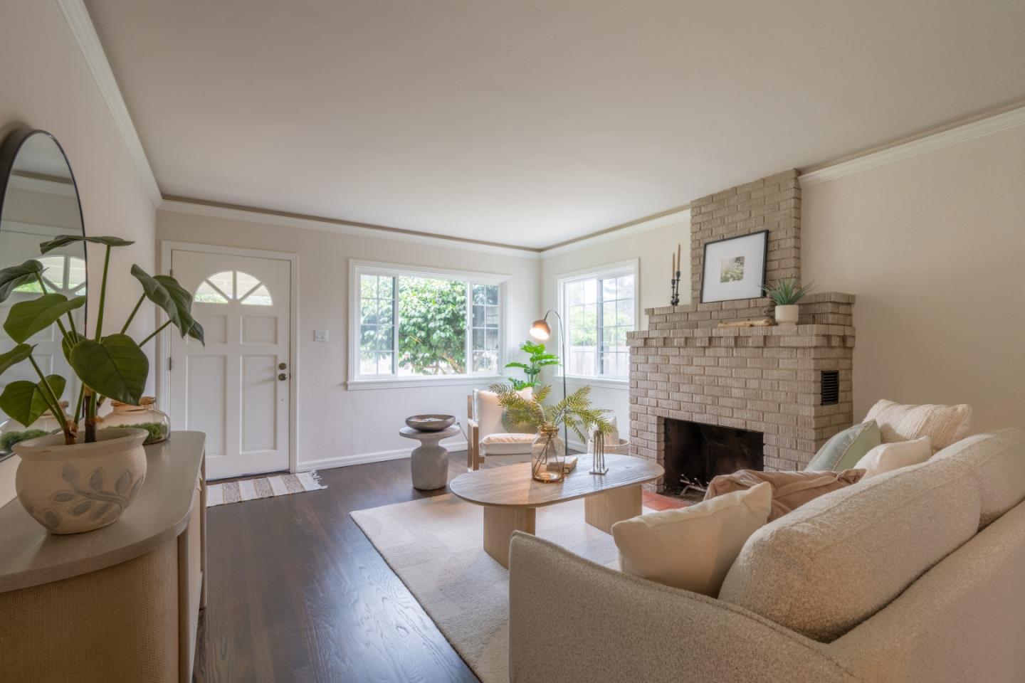 Detail Gallery Image 4 of 27 For 1222 Lincoln Ave, Pacific Grove,  CA 93950 - 4 Beds | 1 Baths