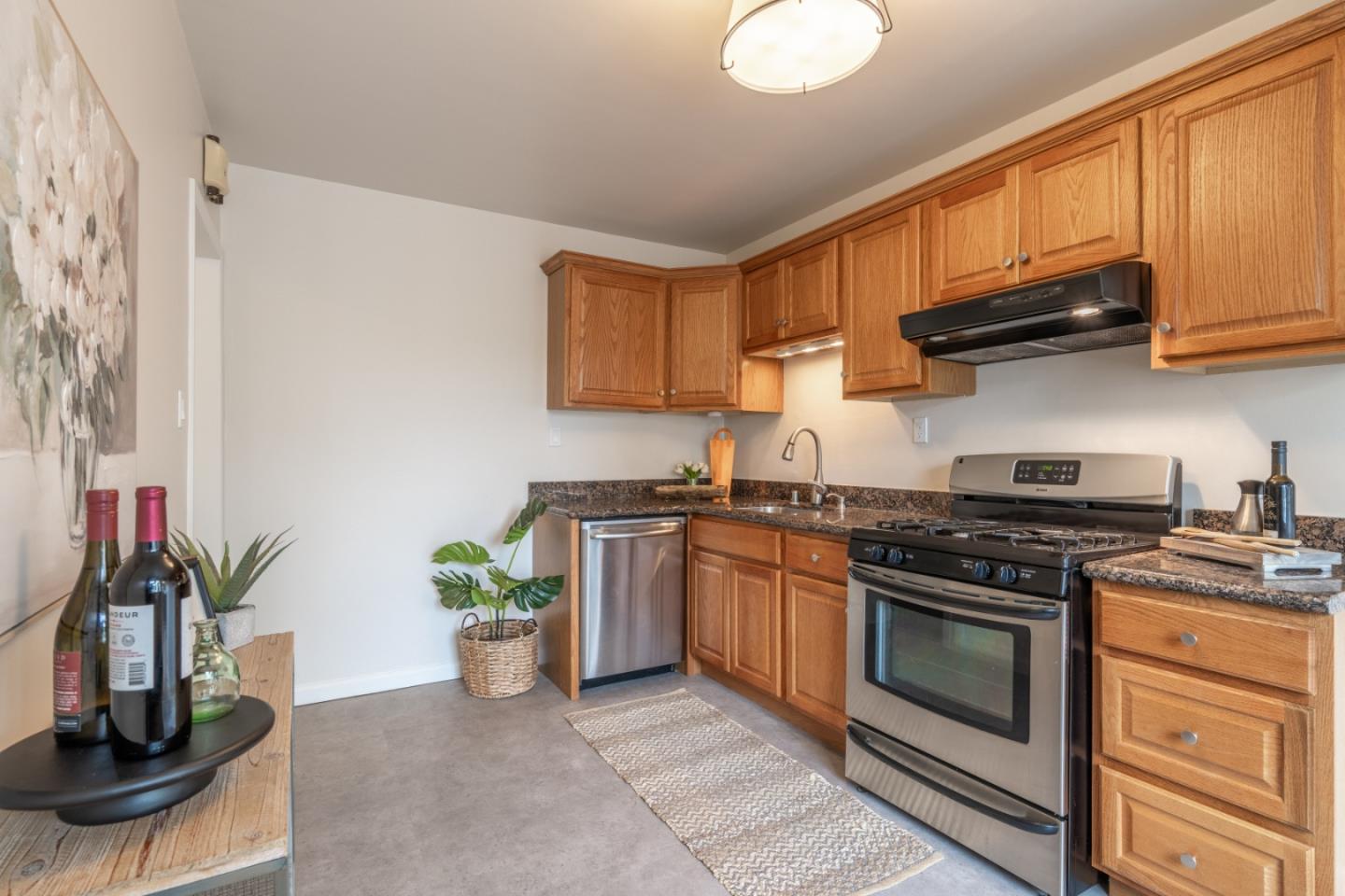 Detail Gallery Image 6 of 27 For 1222 Lincoln Ave, Pacific Grove,  CA 93950 - 4 Beds | 1 Baths