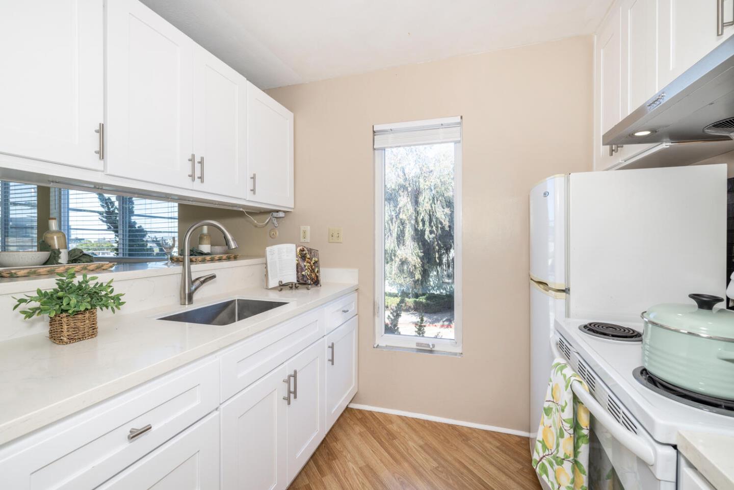 Detail Gallery Image 12 of 24 For 2201 Virginia St #2,  Berkeley,  CA 94709 - 1 Beds | 1 Baths