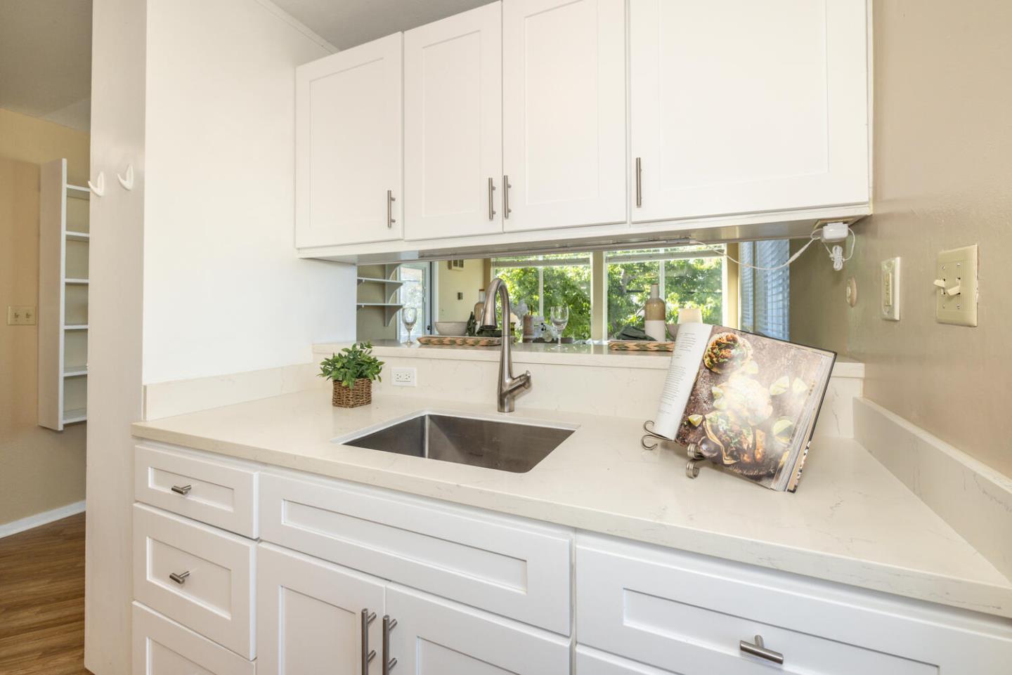 Detail Gallery Image 13 of 24 For 2201 Virginia St #2,  Berkeley,  CA 94709 - 1 Beds | 1 Baths