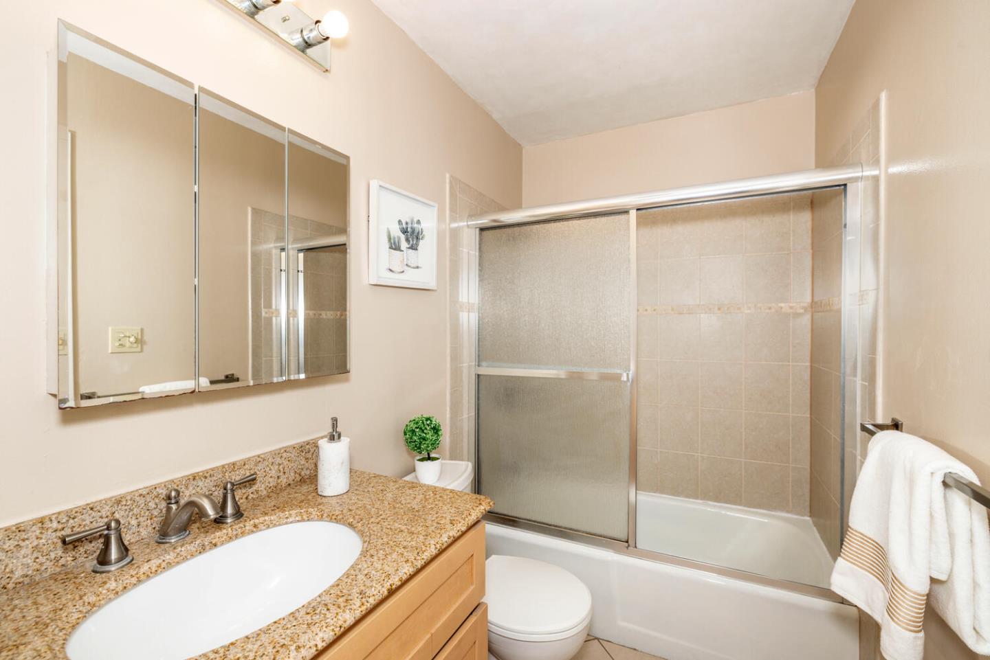 Detail Gallery Image 19 of 24 For 2201 Virginia St #2,  Berkeley,  CA 94709 - 1 Beds | 1 Baths