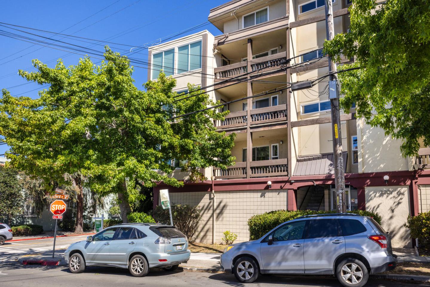 Detail Gallery Image 3 of 24 For 2201 Virginia St #2,  Berkeley,  CA 94709 - 1 Beds | 1 Baths