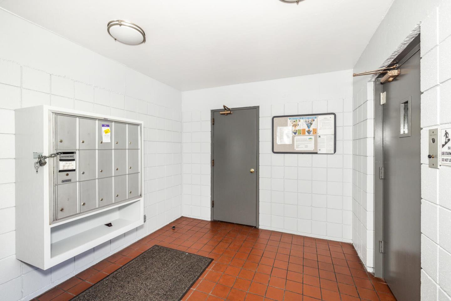 Detail Gallery Image 4 of 24 For 2201 Virginia St #2,  Berkeley,  CA 94709 - 1 Beds | 1 Baths