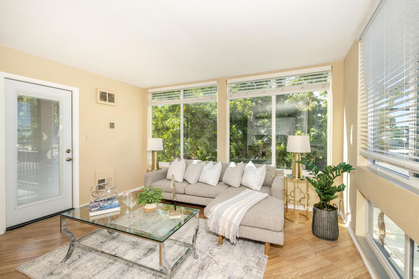 Detail Gallery Image 8 of 24 For 2201 Virginia St #2,  Berkeley,  CA 94709 - 1 Beds | 1 Baths