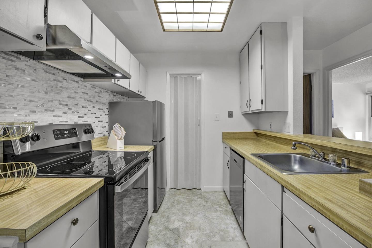 Detail Gallery Image 11 of 35 For 209 Boardwalk Ave #G,  San Bruno,  CA 94066 - 1 Beds | 1 Baths