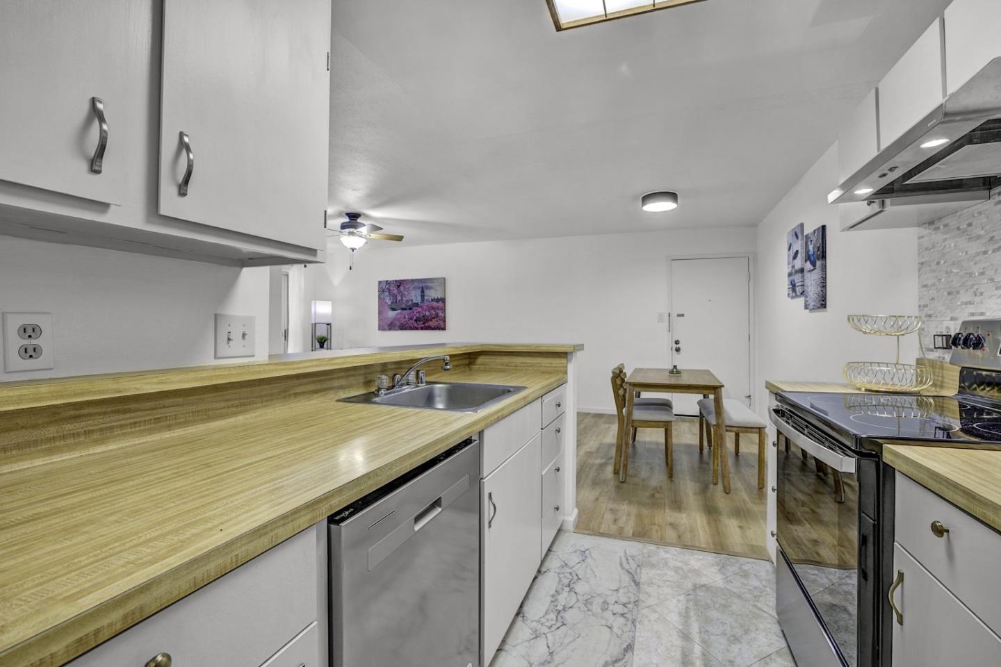 Detail Gallery Image 12 of 35 For 209 Boardwalk Ave #G,  San Bruno,  CA 94066 - 1 Beds | 1 Baths
