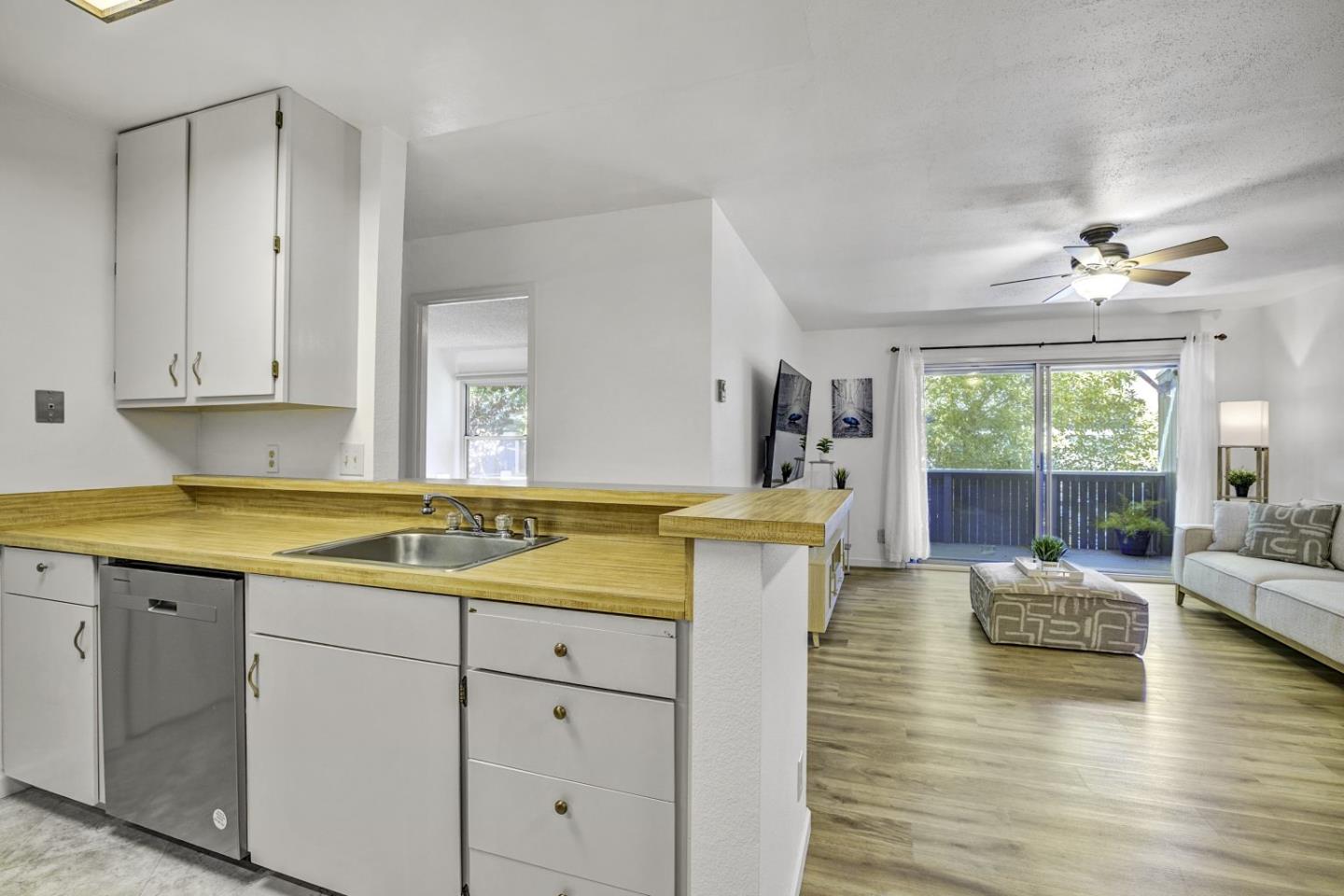 Detail Gallery Image 14 of 35 For 209 Boardwalk Ave #G,  San Bruno,  CA 94066 - 1 Beds | 1 Baths