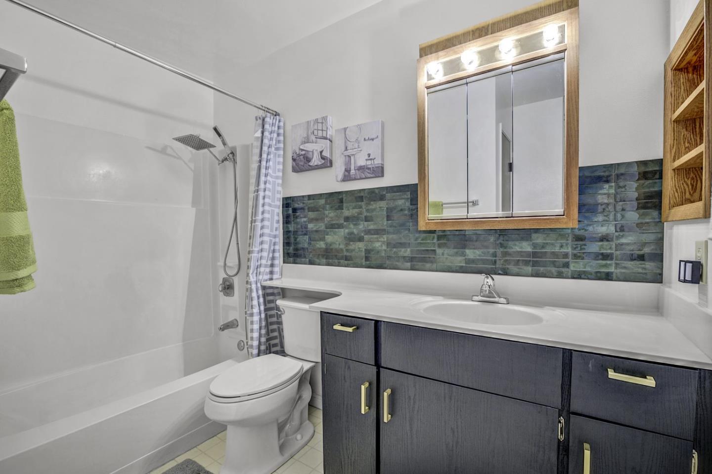 Detail Gallery Image 19 of 35 For 209 Boardwalk Ave #G,  San Bruno,  CA 94066 - 1 Beds | 1 Baths