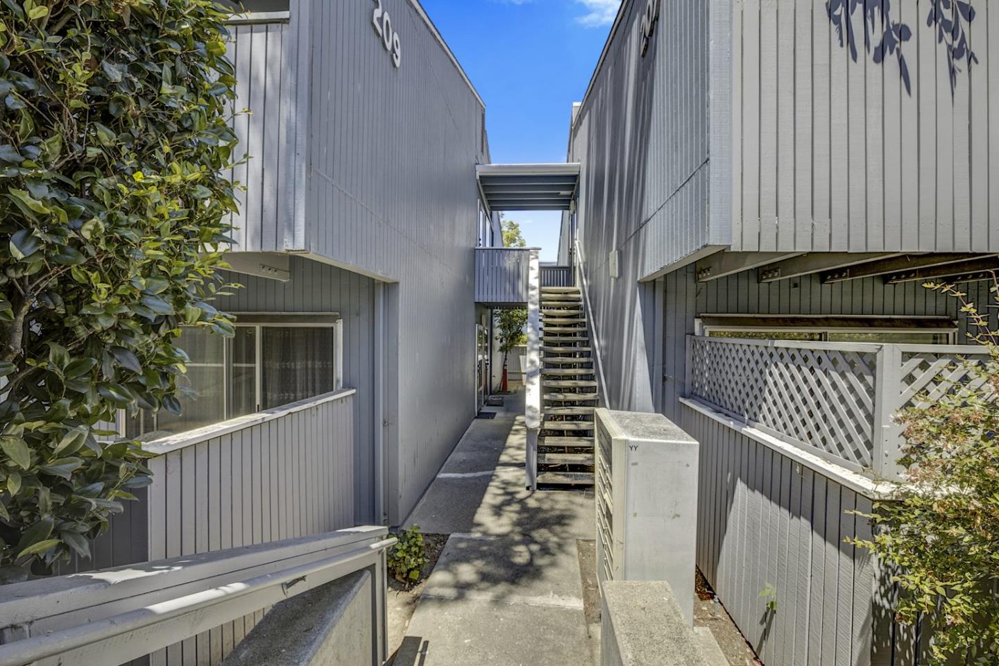 Detail Gallery Image 25 of 35 For 209 Boardwalk Ave #G,  San Bruno,  CA 94066 - 1 Beds | 1 Baths