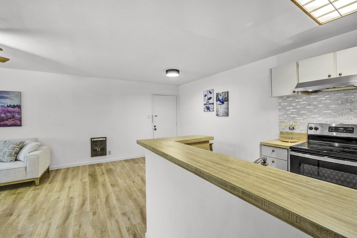 Detail Gallery Image 4 of 35 For 209 Boardwalk Ave #G,  San Bruno,  CA 94066 - 1 Beds | 1 Baths