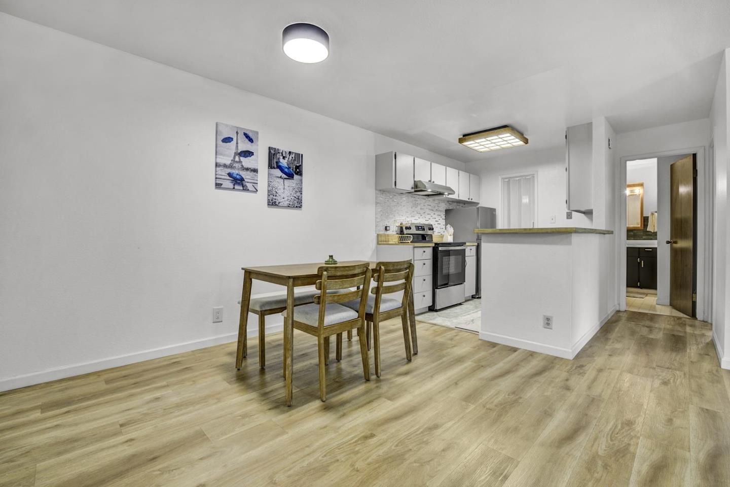 Detail Gallery Image 5 of 35 For 209 Boardwalk Ave #G,  San Bruno,  CA 94066 - 1 Beds | 1 Baths