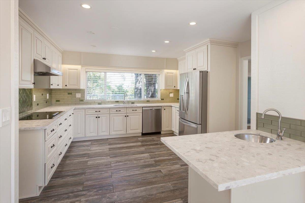 Detail Gallery Image 10 of 47 For 13434 Old Oak Way, Saratoga,  CA 95070 - 6 Beds | 3/1 Baths