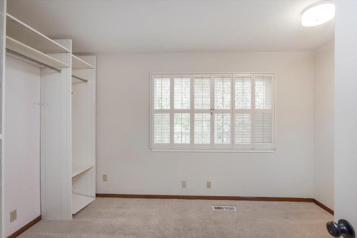 Detail Gallery Image 21 of 47 For 13434 Old Oak Way, Saratoga,  CA 95070 - 6 Beds | 3/1 Baths