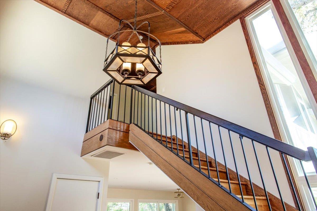 Detail Gallery Image 6 of 47 For 13434 Old Oak Way, Saratoga,  CA 95070 - 6 Beds | 3/1 Baths