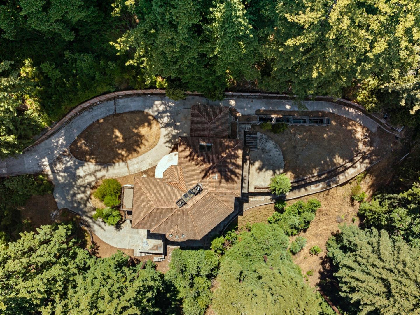 Detail Gallery Image 10 of 18 For 1 Reids Roost Rd, Woodside,  CA 94062 - 4 Beds | 4/4 Baths