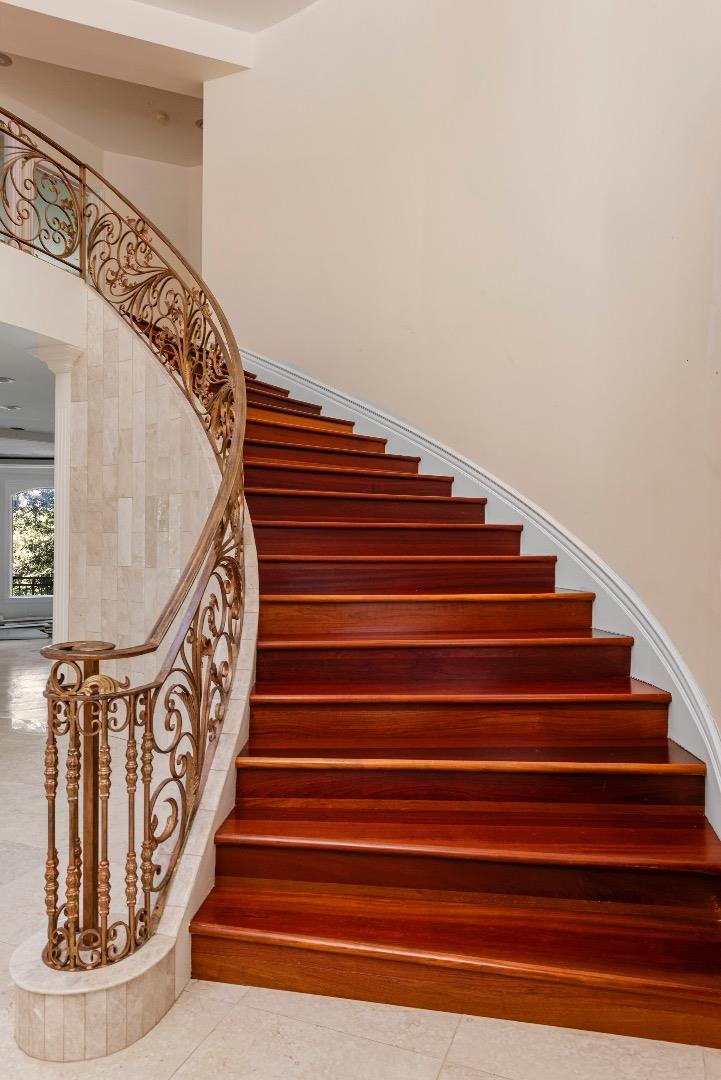 Detail Gallery Image 12 of 18 For 1 Reids Roost Rd, Woodside,  CA 94062 - 4 Beds | 4/4 Baths