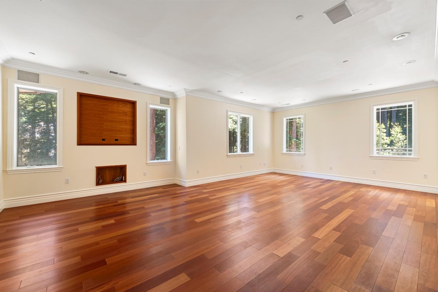 Detail Gallery Image 5 of 18 For 1 Reids Roost Rd, Woodside,  CA 94062 - 4 Beds | 4/4 Baths