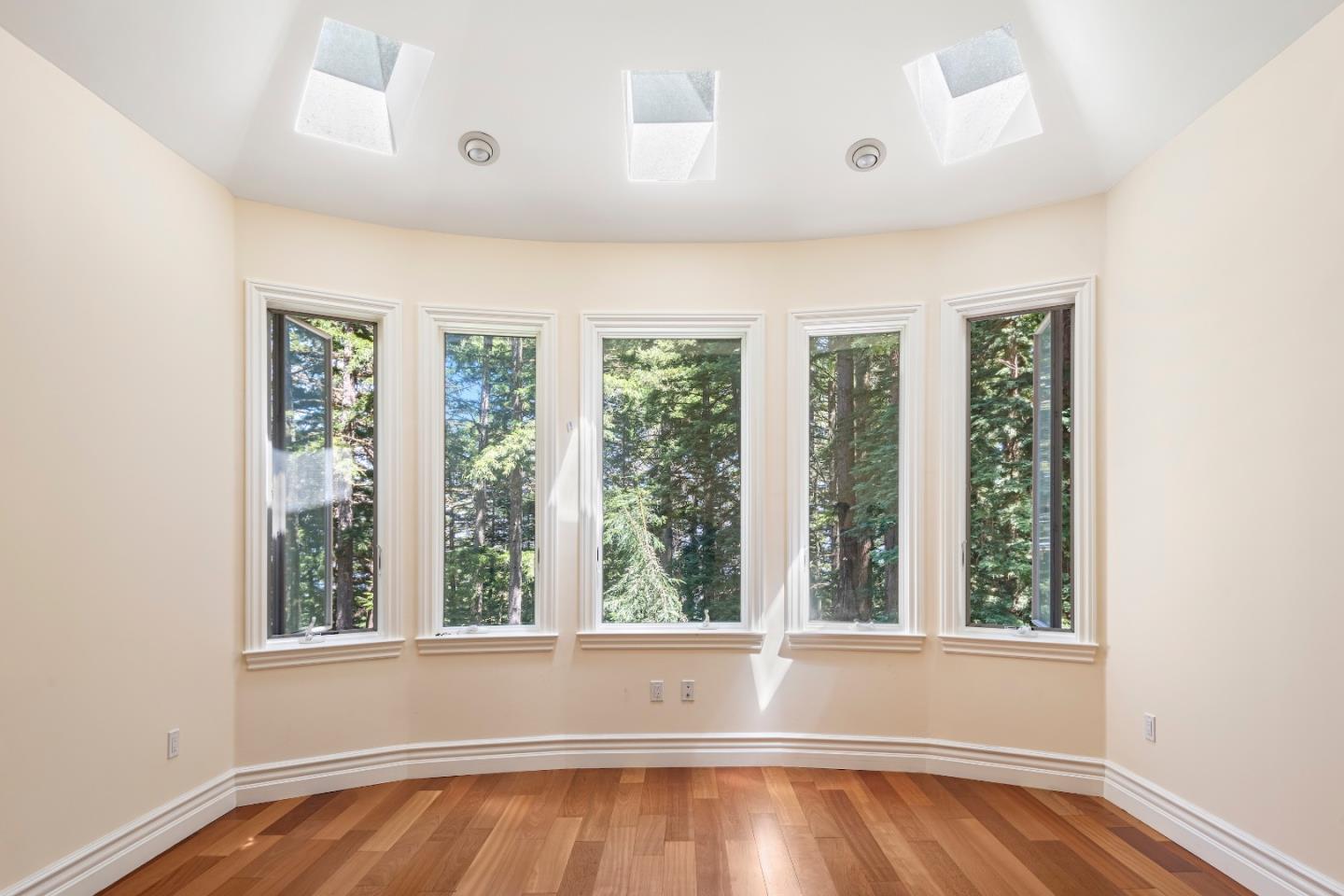 Detail Gallery Image 8 of 18 For 1 Reids Roost Rd, Woodside,  CA 94062 - 4 Beds | 4/4 Baths