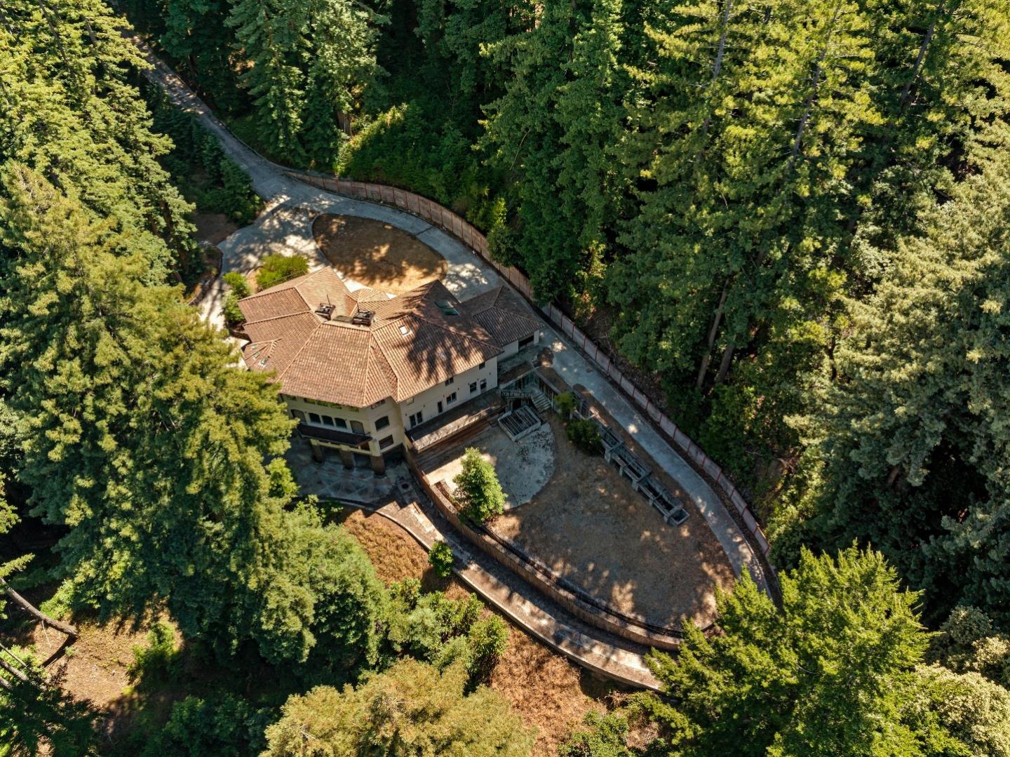 Detail Gallery Image 9 of 18 For 1 Reids Roost Rd, Woodside,  CA 94062 - 4 Beds | 4/4 Baths