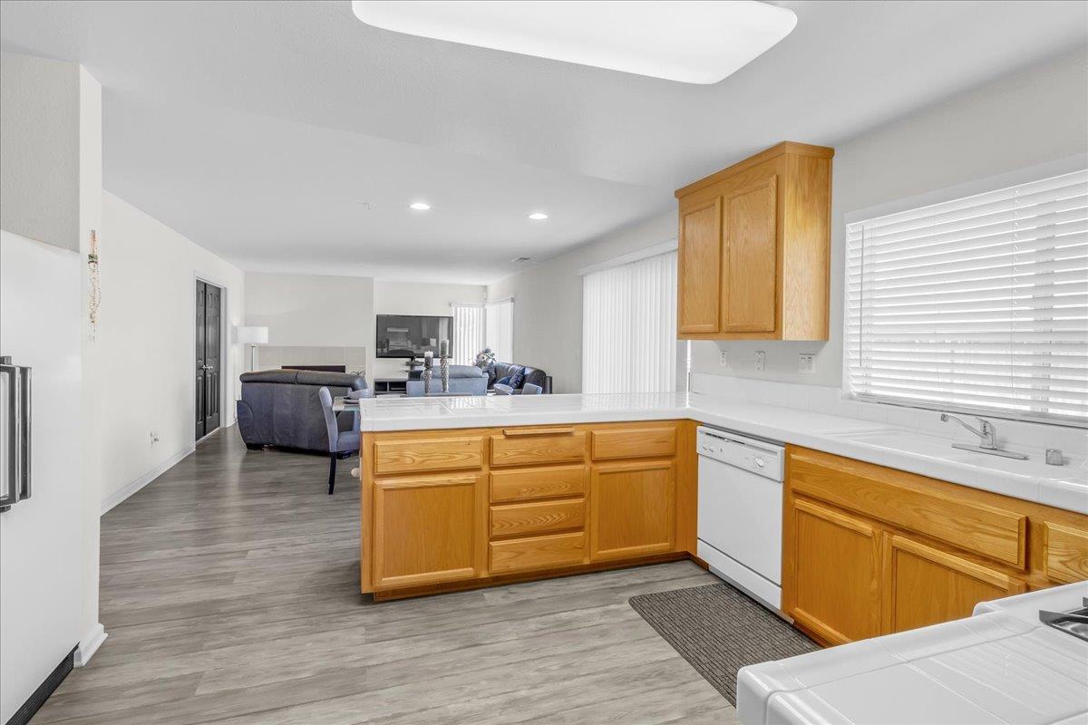 Detail Gallery Image 17 of 46 For 1851 Burgundy Cir, Gonzales,  CA 93926 - 5 Beds | 3 Baths