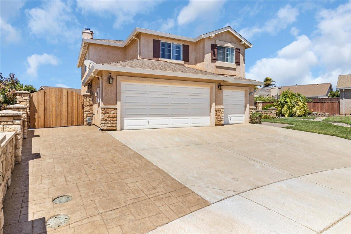 Detail Gallery Image 4 of 46 For 1851 Burgundy Cir, Gonzales,  CA 93926 - 5 Beds | 3 Baths