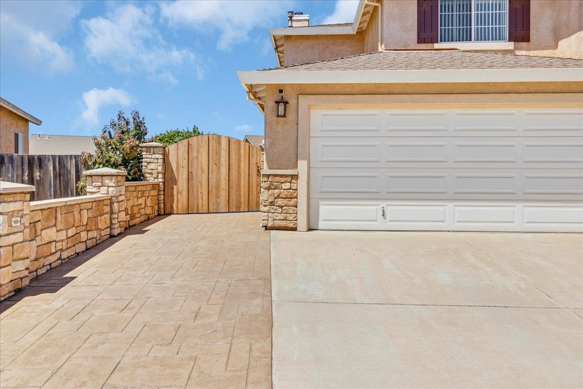 Detail Gallery Image 5 of 46 For 1851 Burgundy Cir, Gonzales,  CA 93926 - 5 Beds | 3 Baths