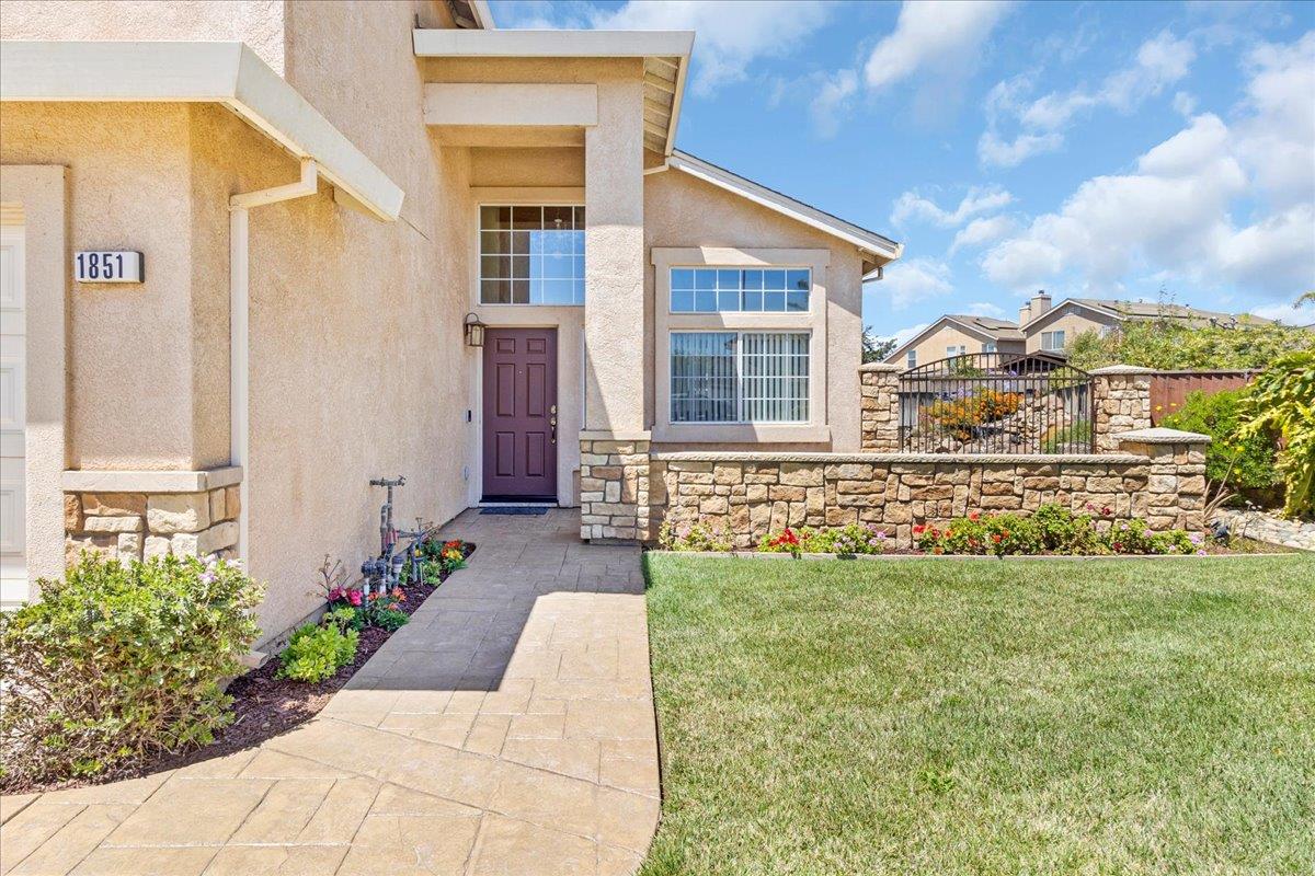 Detail Gallery Image 6 of 46 For 1851 Burgundy Cir, Gonzales,  CA 93926 - 5 Beds | 3 Baths