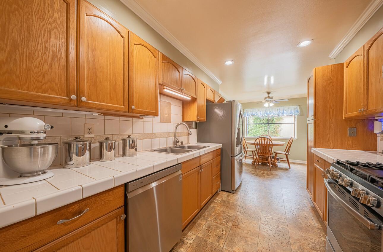 Detail Gallery Image 11 of 34 For 260 Paul Ave, Salinas,  CA 93906 - 3 Beds | 2 Baths