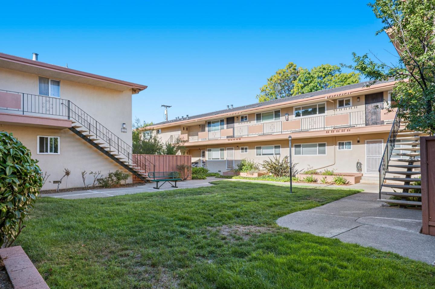 Detail Gallery Image 32 of 41 For 1335 Phelps Ave #8,  San Jose,  CA 95117 - 2 Beds | 1 Baths