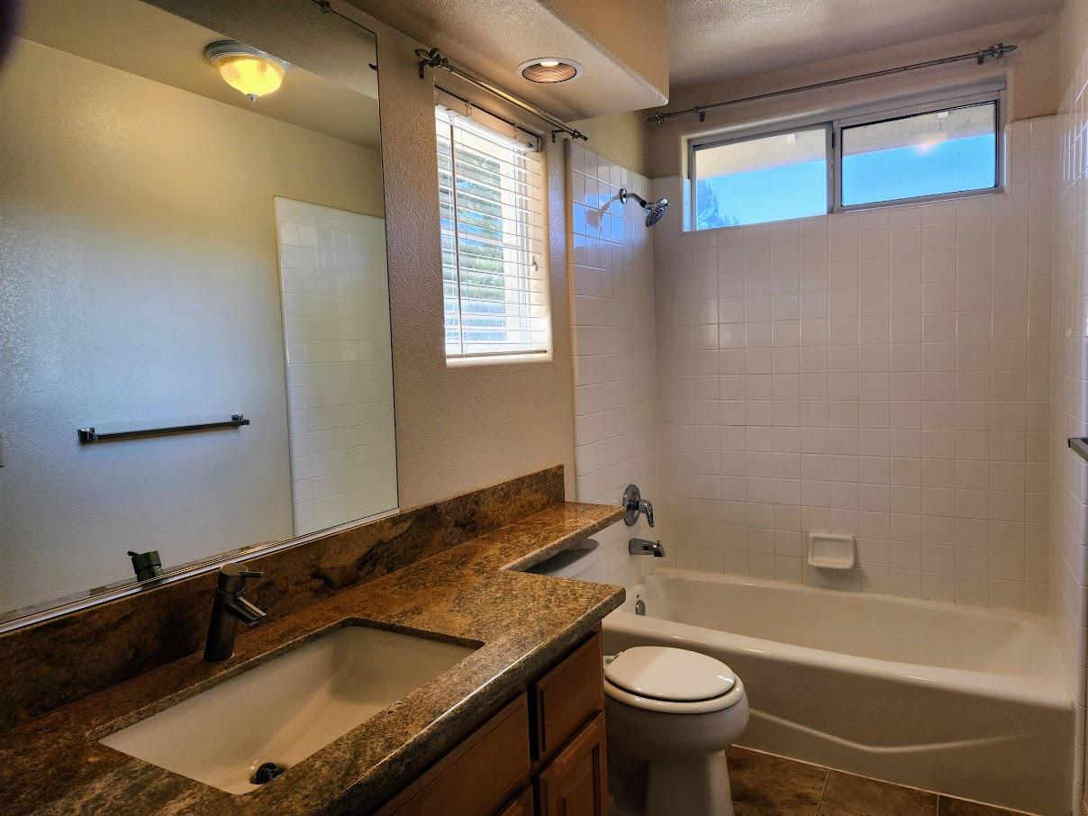Detail Gallery Image 10 of 21 For 21940 Hearthwood Ct, Salinas,  CA 93908 - 3 Beds | 2/1 Baths