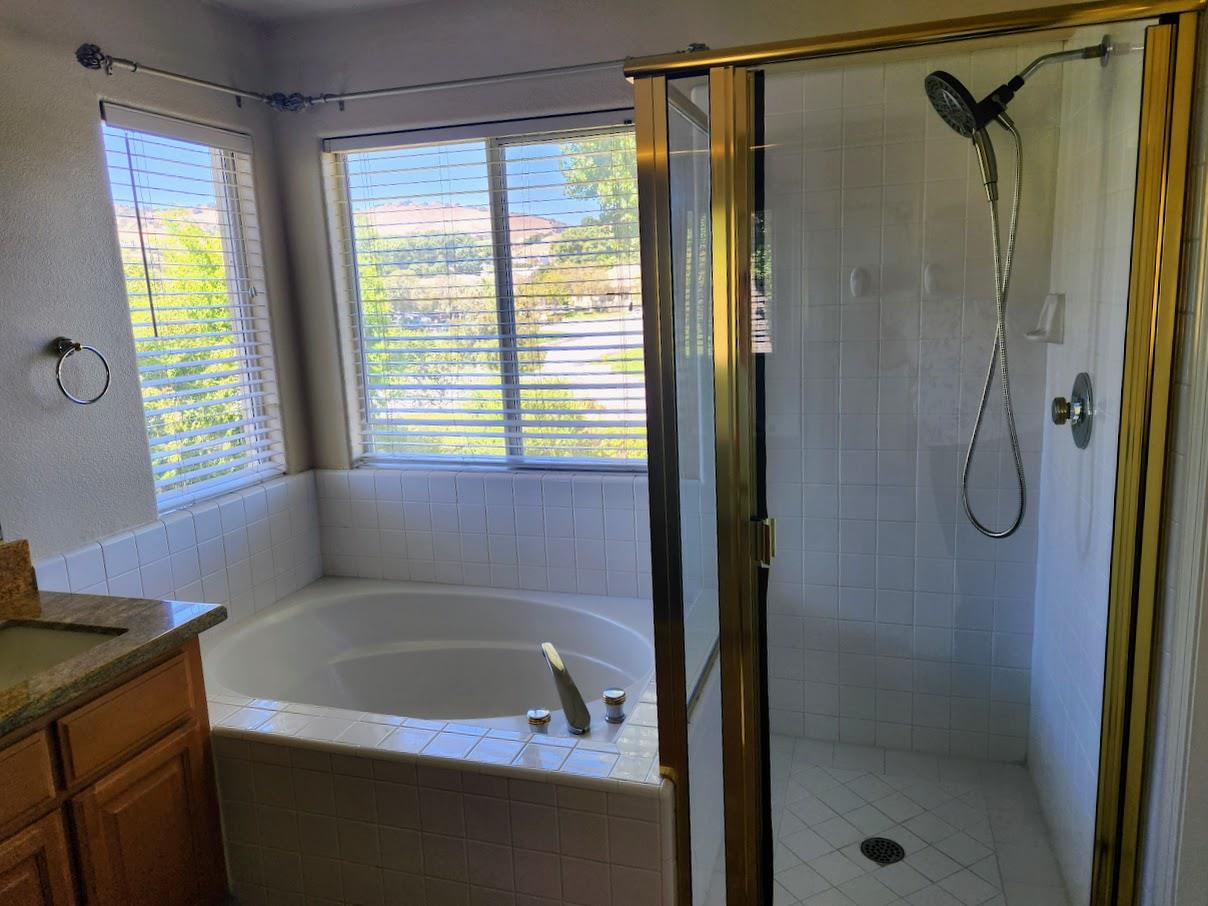 Detail Gallery Image 11 of 21 For 21940 Hearthwood Ct, Salinas,  CA 93908 - 3 Beds | 2/1 Baths