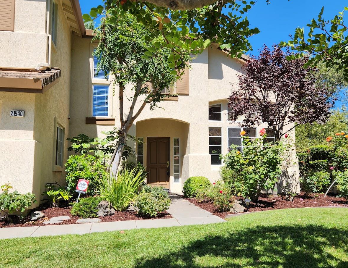 Detail Gallery Image 2 of 21 For 21940 Hearthwood Ct, Salinas,  CA 93908 - 3 Beds | 2/1 Baths