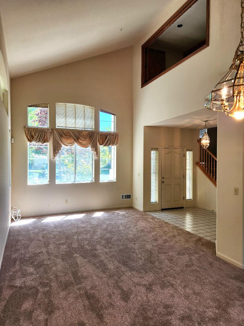 Detail Gallery Image 3 of 21 For 21940 Hearthwood Ct, Salinas,  CA 93908 - 3 Beds | 2/1 Baths
