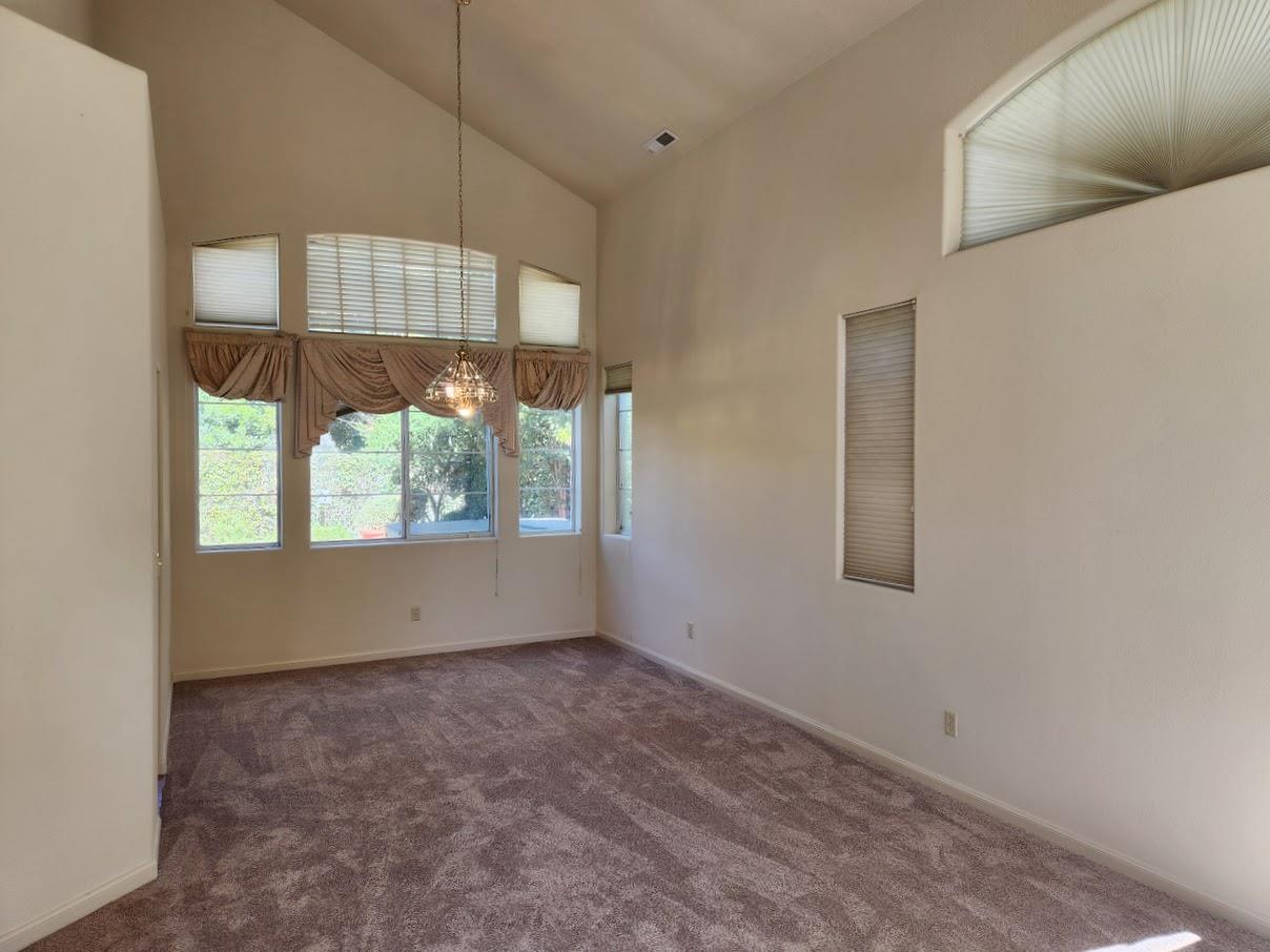 Detail Gallery Image 4 of 21 For 21940 Hearthwood Ct, Salinas,  CA 93908 - 3 Beds | 2/1 Baths