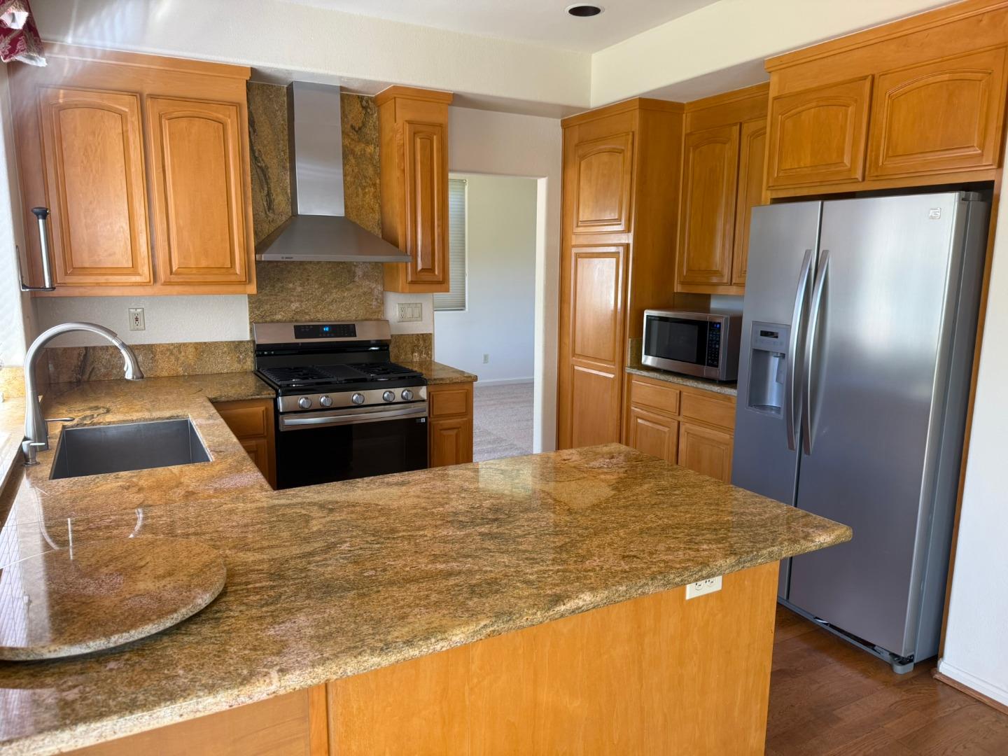 Detail Gallery Image 8 of 21 For 21940 Hearthwood Ct, Salinas,  CA 93908 - 3 Beds | 2/1 Baths