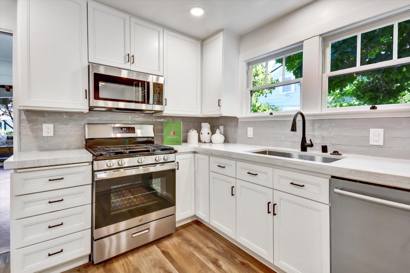 Detail Gallery Image 14 of 47 For 2268 Oberlin St, Palo Alto,  CA 94306 - 3 Beds | 2 Baths