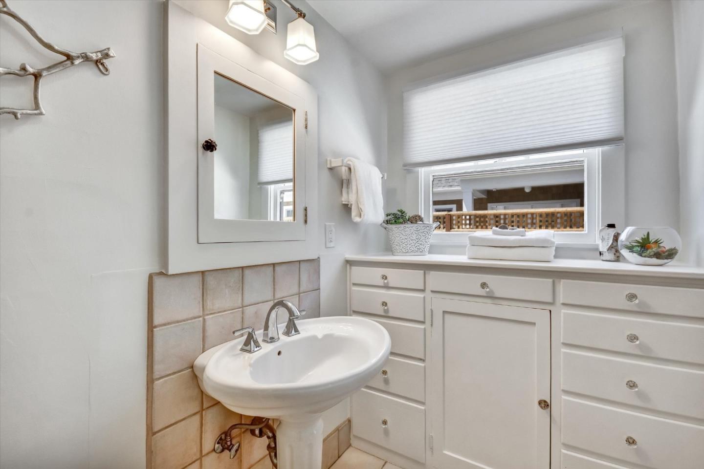 Detail Gallery Image 22 of 47 For 2268 Oberlin St, Palo Alto,  CA 94306 - 3 Beds | 2 Baths