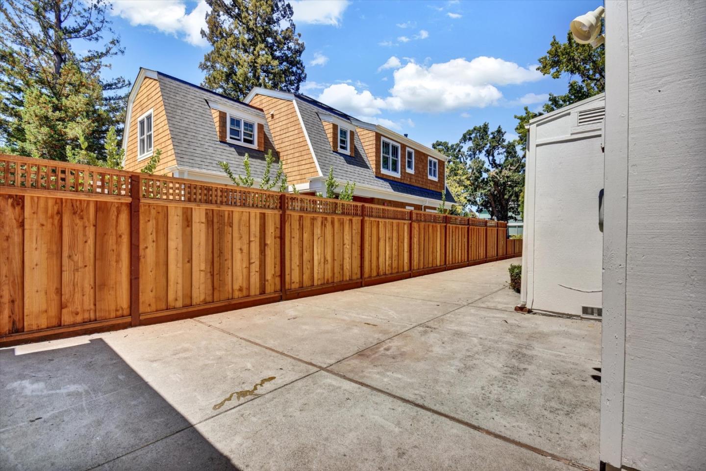 Detail Gallery Image 33 of 47 For 2268 Oberlin St, Palo Alto,  CA 94306 - 3 Beds | 2 Baths