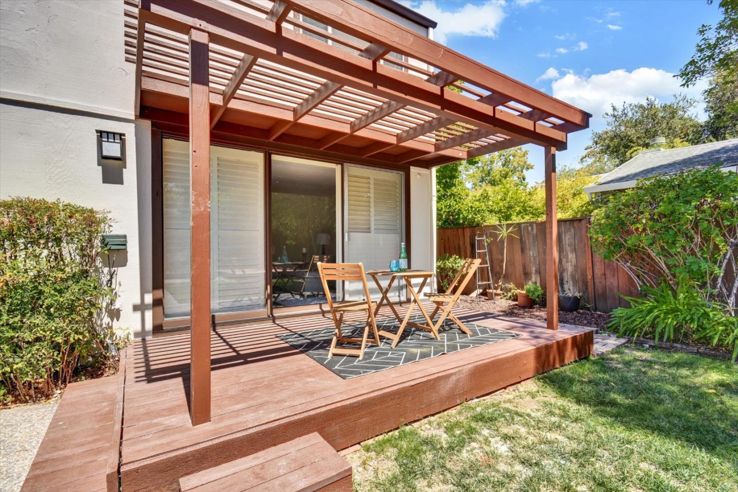 Detail Gallery Image 35 of 47 For 2268 Oberlin St, Palo Alto,  CA 94306 - 3 Beds | 2 Baths