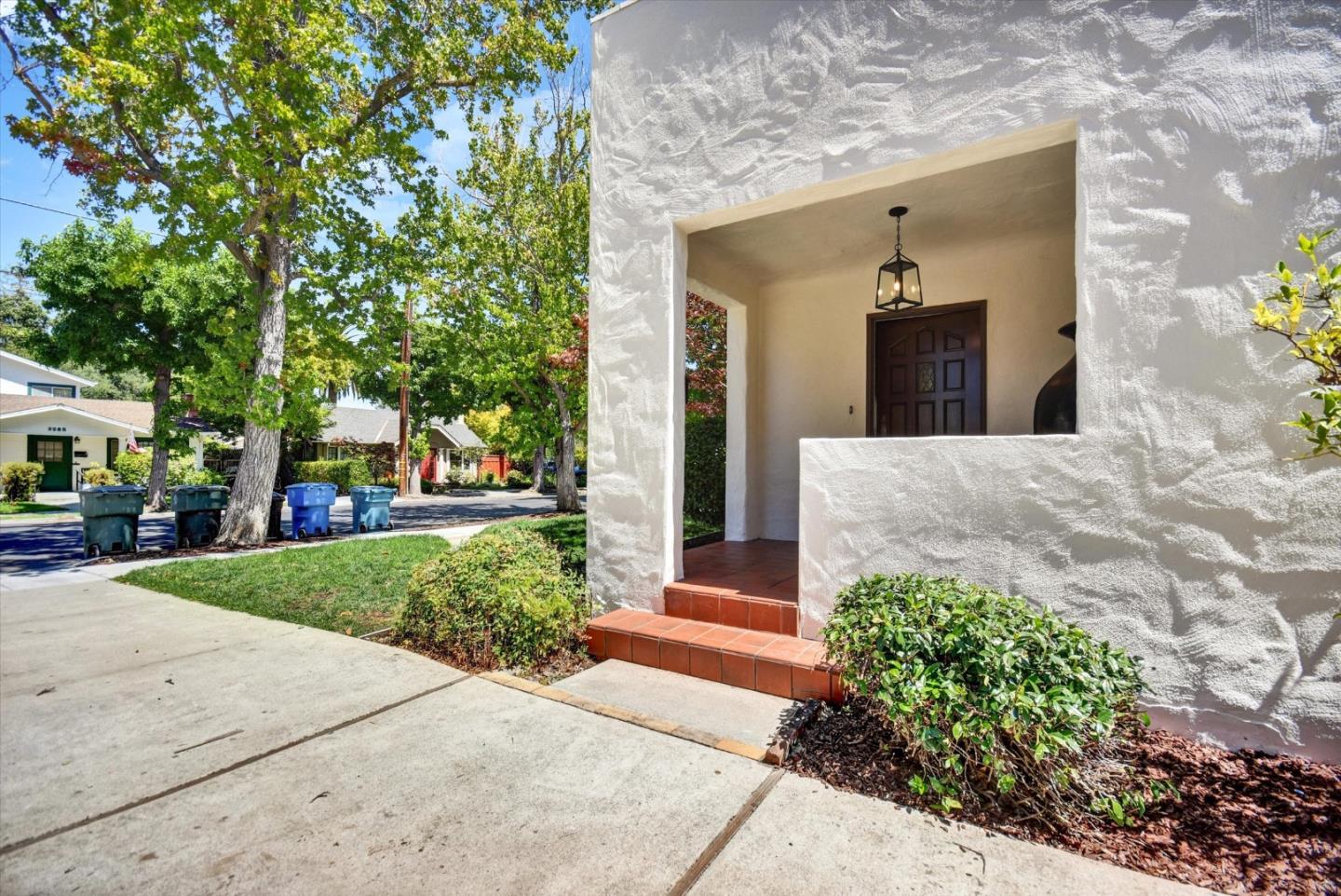 Detail Gallery Image 4 of 47 For 2268 Oberlin St, Palo Alto,  CA 94306 - 3 Beds | 2 Baths