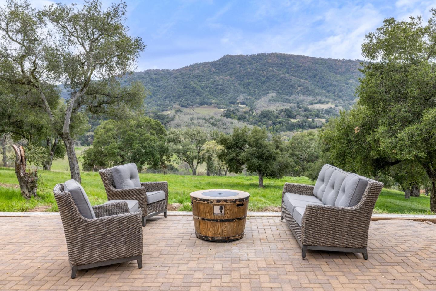 Detail Gallery Image 14 of 31 For 19235 Cachagua Rd, Carmel Valley,  CA 93924 - 3 Beds | 2 Baths