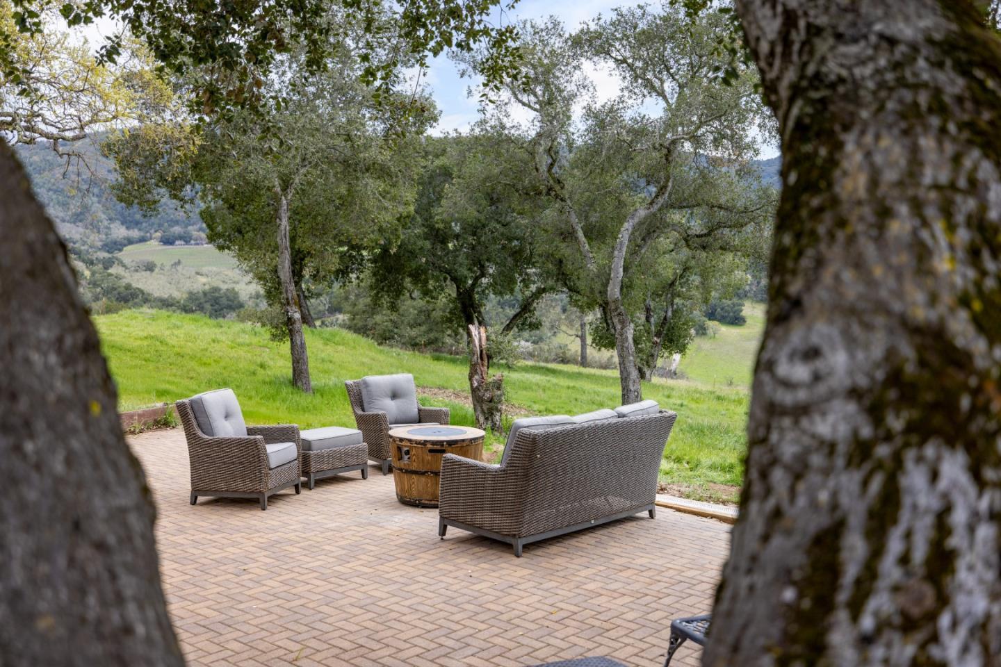 Detail Gallery Image 15 of 31 For 19235 Cachagua Rd, Carmel Valley,  CA 93924 - 3 Beds | 2 Baths