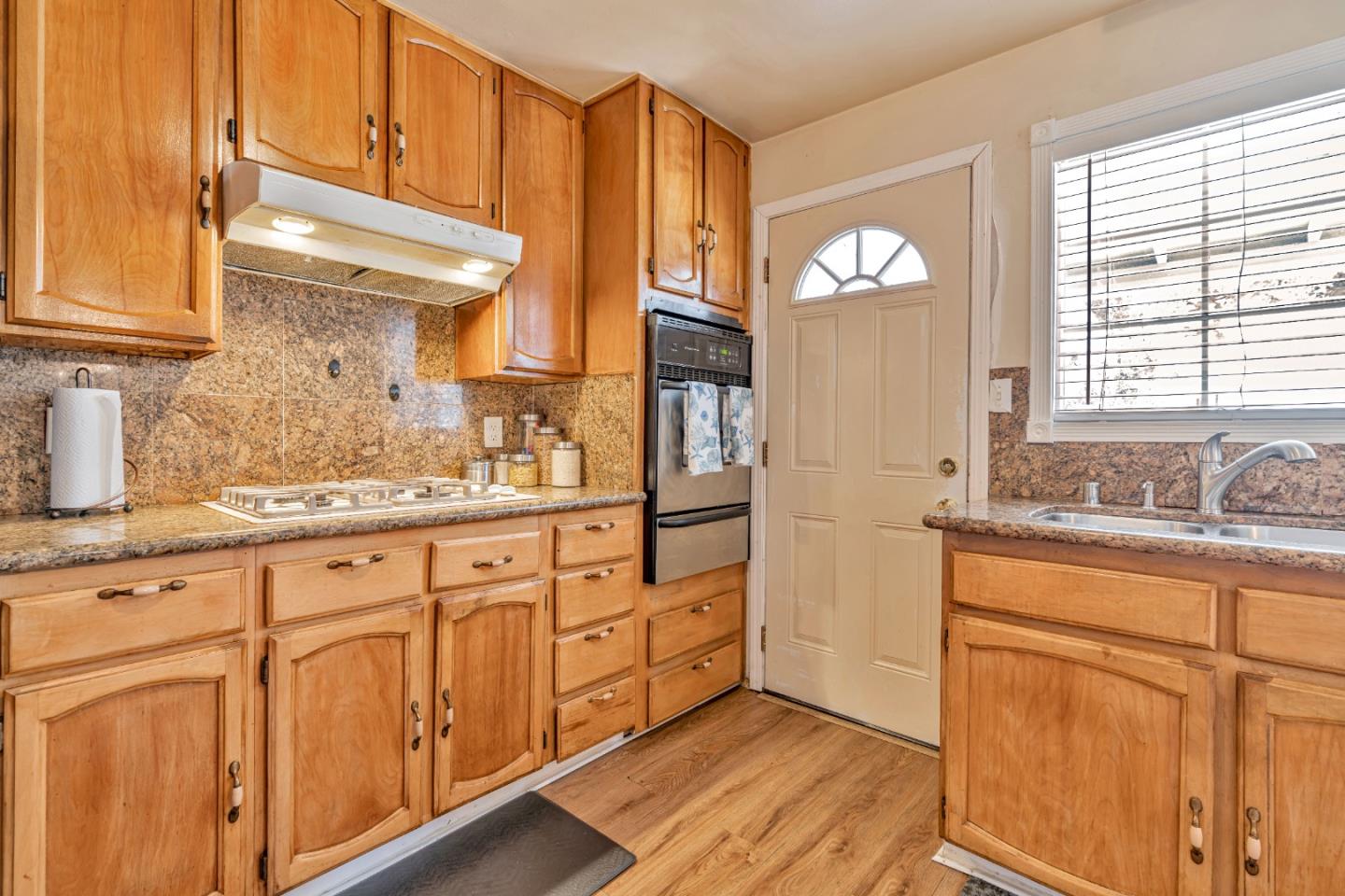 Detail Gallery Image 10 of 36 For 130 Cypress St, Redwood City,  CA 94061 - 3 Beds | 2 Baths