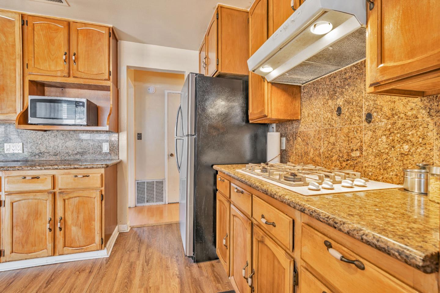 Detail Gallery Image 11 of 36 For 130 Cypress St, Redwood City,  CA 94061 - 3 Beds | 2 Baths