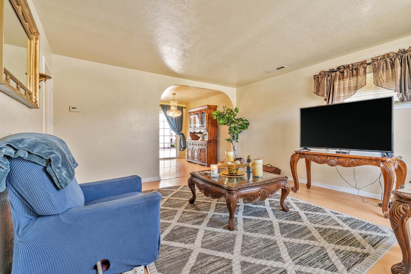 Detail Gallery Image 5 of 36 For 130 Cypress St, Redwood City,  CA 94061 - 3 Beds | 2 Baths